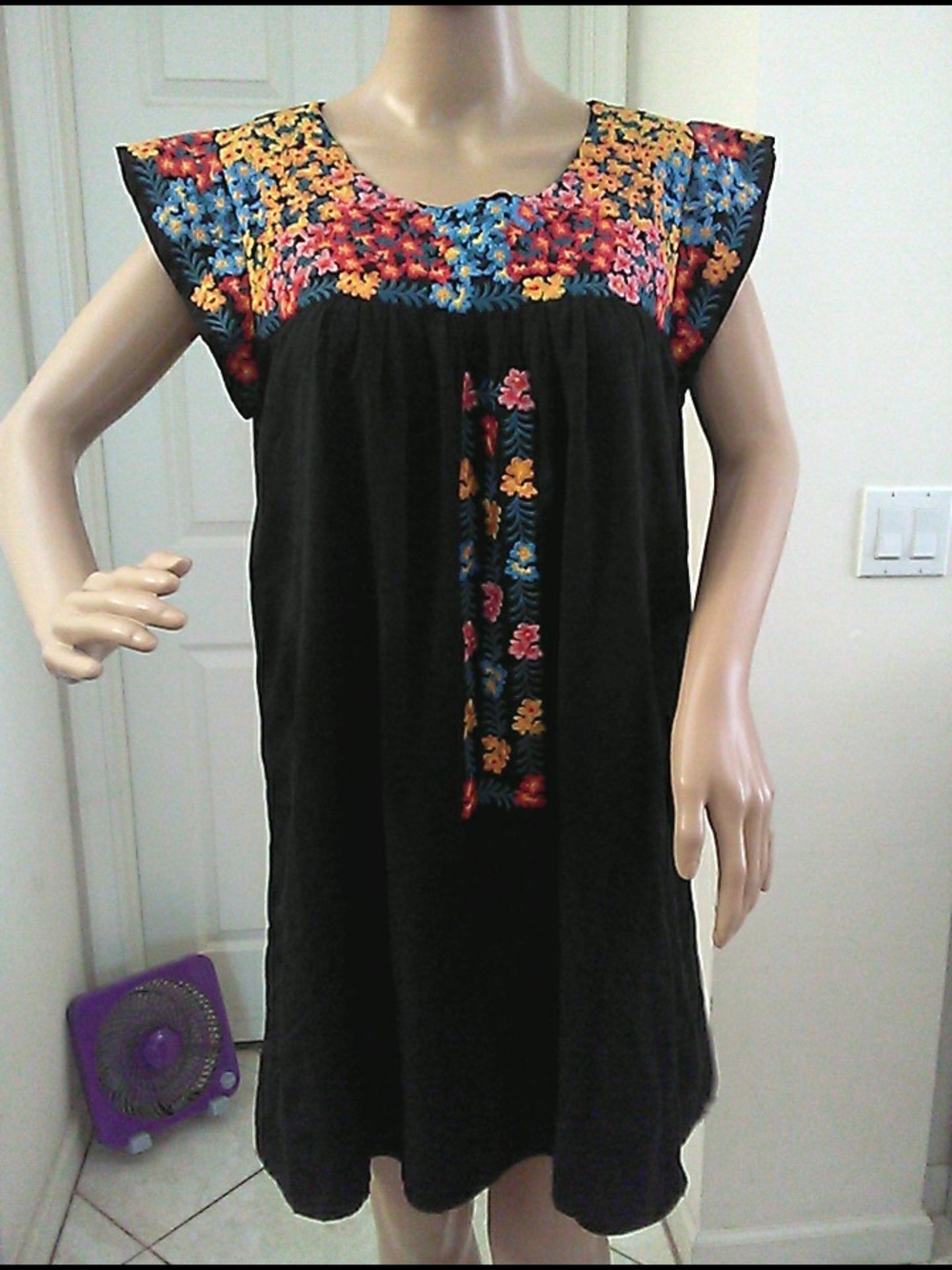 NWOT SAVANNA JANE (HAS CLOSED) Black Tunic Multicolor Floral Embroidery SZ.
